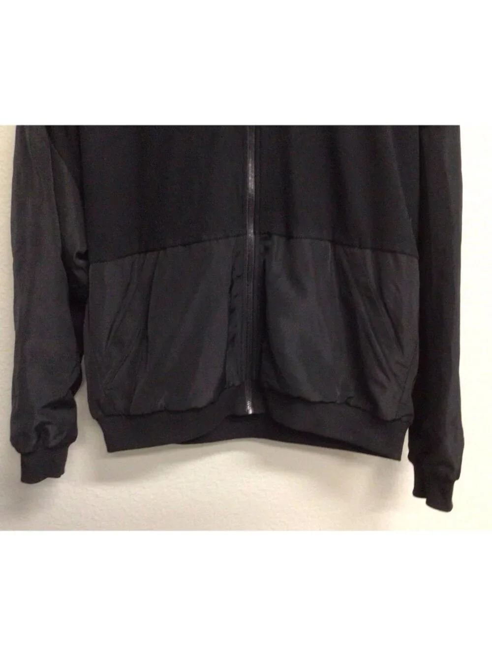 Alo Bomber Black Boxy Cozy Luxe Athleisure Jacket Hooded Warm Size Medium Fleece